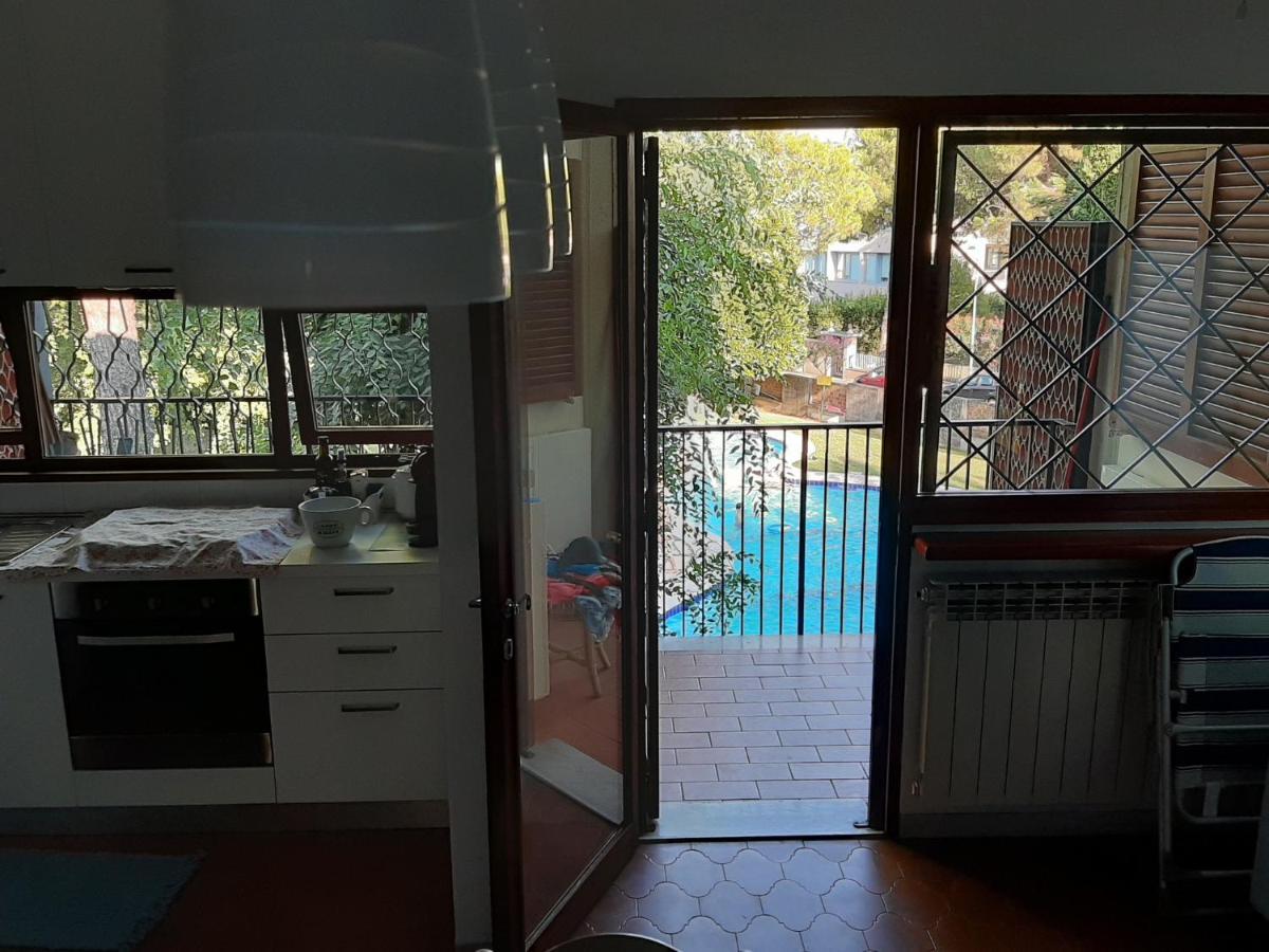 Appartamento Genziana - Con Vista Piscina E Garage Sirmione Exterior foto
